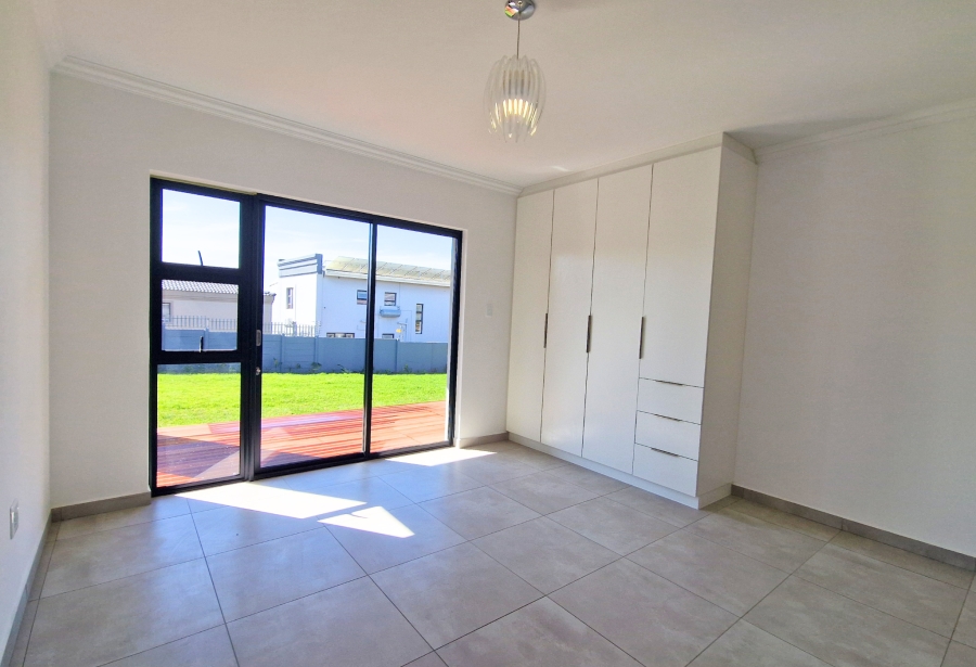 3 Bedroom Property for Sale in Wavecrest Eastern Cape